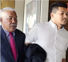  ??  ?? Mohd Arif (left) and his son Zulhairi at Sessions Court. — Bernama photo