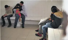  ?? ?? El vínculo familiar impulsa a la población infantil a quedarse pues desean permanecer cerca y recibir atención y apoyo.