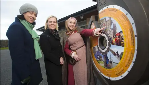  ??  ?? Orla Woods of Fáilte Ireland and Siobhan O’Neill, Wexford County Council with Danielle Reck, tour guide, with the new sign at the Heritage Park.