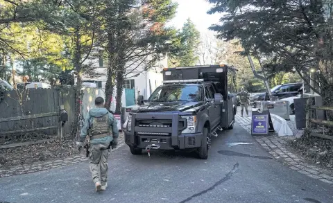  ?? REUTERS ?? Secret Service vehicles are seen parked in the driveway leading to the US President Joe Biden’s house in Wilmington, Delaware on Sunday.