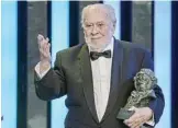  ??  ?? Spanish actor Jaime de Arminan waves after winning an honorary Goya award.