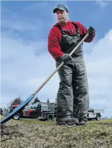  ?? KEITH GOSSE • THE TELEGRAM ?? Bally Haly employee Tyler Smith cleans up the grounds at the golf course Wednesday morning.