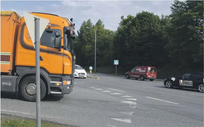  ?? FOTO: JONAS FOSSING ?? MARERITT: Norges Lastebilei­er-Forbund avdeling Telemark mener krysset på fv 32 ved Moheim i Porsgrunn må utbedres raskt.