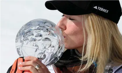  ?? ?? Mikaela Shiffrin kisses the women's World Cup slalom discipline trophy after Saturday’s race in Soldeu, Andorra. Photograph: Alessandro Trovati/AP