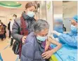  ?? FOTO: AP/DPA ?? Fast drei Jahre nach seiner ersten Entdeckung in China breitet sich das Coronaviru­s nun in dem riesigen Land aus.