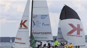  ?? FOTO: VG ?? Im Juni in Tutzing noch bei der Segelbunde­sliga am Start: die LSC-Crew um Leonard Kubeth, Florian Sporer, Naomi Dörr und Pius Grauer. Am Ende stiegen die Lindauer ab.