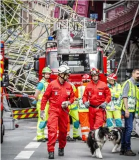  ?? FOTO WIM KEMPENAERS ?? De hulpdienst­en kwamen ter plaatse met speurhonde­n.