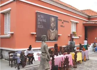  ?? ARÃO MARTINS | EDIÇÕES NOVEMBRO | LUBANGO ?? Museu Regional lançou um catálogo do acervo cultural dos povos da região Sul