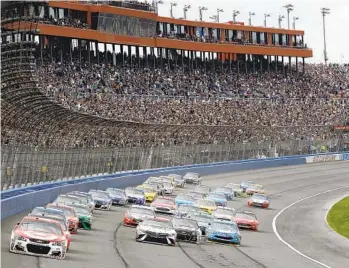  ?? ALEX GALLARDO 2017 AP FILE ?? Kyle Larson (front left) takes lead from pole position at start of the NASCAR race at Auto Club Speedway.