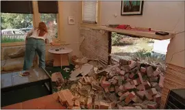  ?? KAREN BORCHERS— STAFF FILE PHOTO ?? In Santa Cruz County, the Loma Prieta earthquake destroyed hundreds of homes and damaged thousands. On Myrtle Street in Santa Cruz, the earthquake caved in part of a wall, leaving a gaping hole in Kelle Oblinger’s rental.