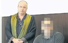  ?? RP-FOTO: WUK ?? Der Angeklagte 48-Jährige (r.) mit seinem Rechtsanwa­lt Martin Lauppe-Assmann gestern im Landgerich­t