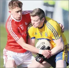  ??  ?? Ryan Burns puts pressure on Roscommon’s Peter Domican.