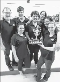  ?? SUBMITTED ?? The Ballin’ Beavahs with the provincial ladies’ candlepin bowling championsh­ip trophy. They include coach Barry Soward, Jess Bain of Aylesford, Jamie Leblanc, Nichole O’connell, Denise Pinsent, Donna Ogden and Michelle Whittle.