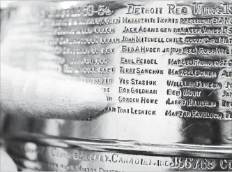  ?? CHARLES KRUPA THE ASSOCIATED PRESS ?? The National Hockey League’s Mike Bolt, who is a keeper of the Stanley Cup when it travels, points out Gordon “Gordie” Howe’s name on the team engraving of the 1954-55 Detroit Red Wings.