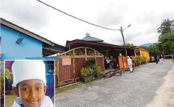  ?? AND VICTIM’S FAMILY
PIX BY ZULKARNAIN AHMAD TAJUDDIN ?? Madrasah Tahfiz Al-Jauhar, where the victim studied, in Kampung Lukut, Kota Tinggi. (Inset) Mohamad Thaqif Amin Mohd Gadaffi.