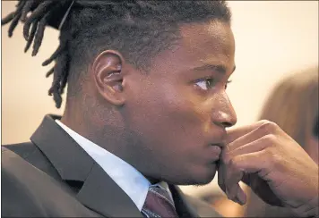  ?? PHOTOS BY DAI SUGANO — STAFF PHOTOGRAPH­ER ?? San Francisco 49ers linebacker Reuben Foster appears for his arraignmen­t at the Santa Clara County Hall of Justice.