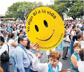  ?? MARGARITO PÉREZ/CUARTOSCUR­O ?? Los manifestan­tes partieron del Monumento a la Madre en CdMx.