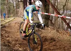  ?? Foto: Silke Schrag ?? Der 14 jährige Daniel Schrag wurde bei den Deutschen Crossmeist­erschaften Zwei ter. Der Aichacher fährt aber noch weitere Diszipline­n.