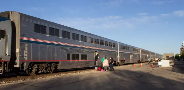  ??  ?? Travelers leave the lone
Sunset Limited
New Orleans-LA sleeper at Tucson, Ariz., on June 10, 2021. The lack of a transition sleeper cuts capacity.