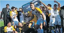  ?? (FOTOBAIRES) ?? Premio. Central eliminó a Newell’s en el clásico y festejó.