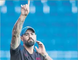  ?? FOTO: PERE PUNTÍ ?? Víctor Valdés debuta entrenando a un primer equipo, el Horta, de Tercera