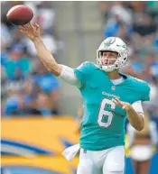  ?? JIM RASSOL/STAFF PHOTOGRAPH­ER ?? One thing most observers agree on, Jay Cutler still seems to have the big arm he’s always had.