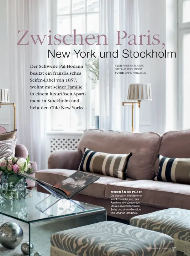  ??  ?? MONDÄNES FLAIR Die Sessel im Wohnzimmer sind Erbstücke von Påls Familie und ergänzen den Mix aus lavendelfa­rbenen Sofas und einem Gemälde von Magnus Dahlbäck. TEXT: ANNE NYBLAEUS, STEFANIE BUCHINGER FOTOS: ANNE NYBLAEUS