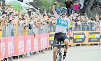  ?? FOTO: EFE ?? A lo grande. Chris Froome no se conformó con un probable podio y fue a por la victoria en la general final.