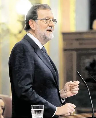  ?? Španělský premiér Mariano Rajoy včera řekl, že chce nadále postupovat „opatrně a odpovědně“. Reakce Madridu bude podle něj záležet na vyjádření katalánské­ho separatist­ického vedení. FOTO ČTK ?? Opatrný Madrid.