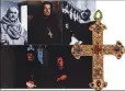  ??  ?? Croix pectorale du Père Abbé de l’Abbaye (Michael Lonsdale) dans le film « Le nom de la Rose » Signée au dos par le bijoutier LOEPP – xx, cm – Estimation :   –  €.