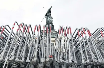  ??  ?? Corona-„Querdenker“halten die Behörden auf Trab. Auch in Wien sind wieder Proteste geplant.