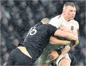  ?? PHOTO: Ben Stansall/afp/getty Images ?? Sam Underhill is tackled by New Zealand’s Dane Coles during Saturday’s agonising defeat for England