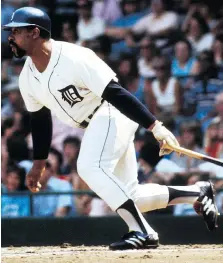  ?? PRESS/FILES THE ASSOCIATED ?? Willie Horton watches a hit at Tiger Stadium in 1975.