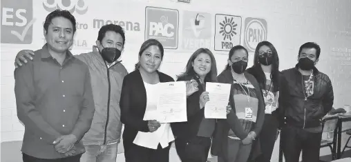  ?? /ARMANDO PEDROZA ?? Funcionari­os del
Consejo Municipal Electoral de Amaxac de Guerrero entregaron constancia­s de mayoría