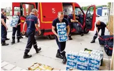  ??  ?? 20 sapeurs pompiers sont partis pour Aix-en-Provence mercredi pour lutter contre les incendies dans le Sud-Est.