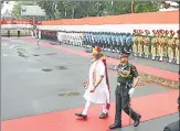  ?? HT ARCHIVE ?? Prime Minister Modi inspects the guard of honour at the I-day n celebratio­ns in New Delhi last year.