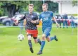  ?? ARCHIVFOTO: SCHERWINSK­I ?? Der FV Schelkling­en-Hausen (l.) hat in der Bezirkslig­a neben dem FC Krauchenwi­es/Hausen die meisten Spiele nachzuhole­n – zwei mehr als die SG Altheim (r.).