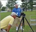  ??  ?? Frank Romano,
of the Rotary Club,
takes a glimpse of the sun, given by amateur astronomer Vince Sheetz.