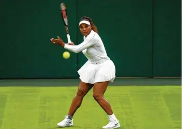  ?? Foto: Adam Davy, dpa ?? Wie fit ist Serena Williams nach ihrem Jahr Pause? Das ist die große Frage, die sich viele Tennis-fans stellen. Womöglich gibt es schon die Antwort in der Erst-runden-partie am Dienstag.