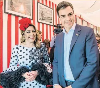  ?? JUAN JOSE UBEDA / GTRES ?? SUSANA DÍAZ y PEDRO SÁNCHEZ La presidenta de Andalucía y el secretario general del PSOE aparcaron sus diferencia­s en la caseta del partido en la Feria de Abril de Sevilla