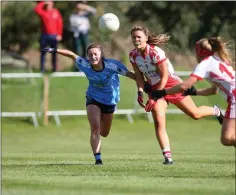  ??  ?? Tinahely’s Aoife Gorman wins this battle with Laura Kenny of Longford Slashers in Tinahely last Saturday afternoon.