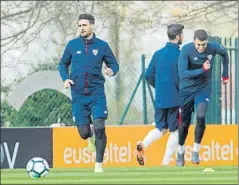  ?? FOTO: J. ECHEVERRÍA ?? Aduriz El delantero se incorporó al grupo tras descansar el martes