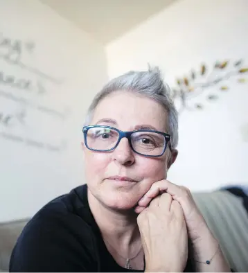  ?? PETER POWER / THE CANADIAN PRESS ?? Mary Krpan is going through chemothera­py for ovarian cancer that has spread to her lungs. She is part of a yet-to-be-certified national class-action suit that alleges regular talcum power use can cause cancer.