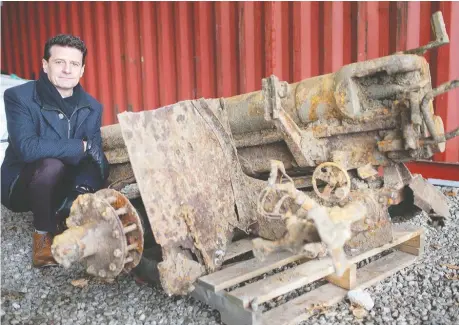  ?? DAX MELMER ?? Amherstbur­g Mayor Aldo Dicarlo displays a First World War German field gun at the town's parks yard on Thursday. The gun was unearthed during constructi­on preparatio­n for the town's new high school. Dicarlo says the gun was likely brought back from Europe as a trophy a century ago.