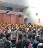  ?? / Foto: Especial ?? Los actores también involucran al público en las puestas teatrales.