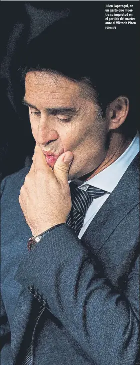  ?? FOTO: EFE ?? Julen Lopetegui, en un gesto que muestra su inquietud en el partido del martes ante el Viktoria Plzen