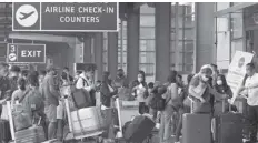  ?? STAR / ERNIE PENAREDOND­O ?? Travelers line up at the Ninoy Aquino Internatio­nal Airport (NAIA) on December 20, 2022.