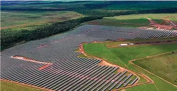  ?? ?? Parque solar de Los Llanos, en Colombia, desarrolla­do por Matrix Renewables.