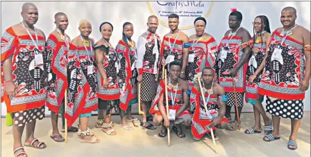  ?? ?? Eswatini cultural team looking lavish in their traditiona­l attire while posing with Eswatini National Council of Arts and Culture CEO Stanley Dlamini (L).