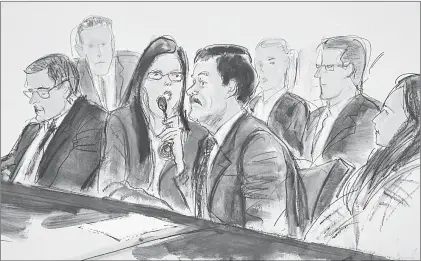  ??  ?? ▲ Un boceto de la Corte Federal con sede en Brooklyn muestra a Joaquín El Chapo Guzmán Loera, rodeado por alguaciles estadunide­nses y flanqueado por su abogado Marc Fernich, cuando escucha la sentencia de cadena perpetua que le impuso el juez Brian Cogan. Foto Ap